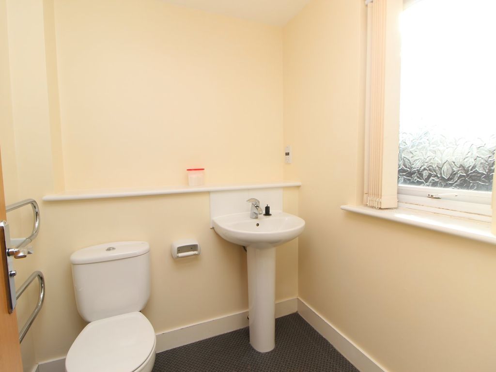 2 bed flat for sale in Queens Road, Chester, Cheshire CH1, £205,000