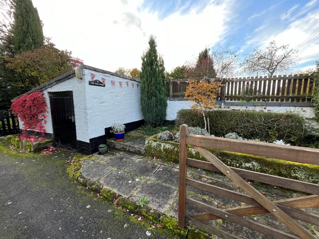 4 bed cottage for sale in Bilbrook Road, Bilbrook Codsall, Wolverhampton WV8, £425,000