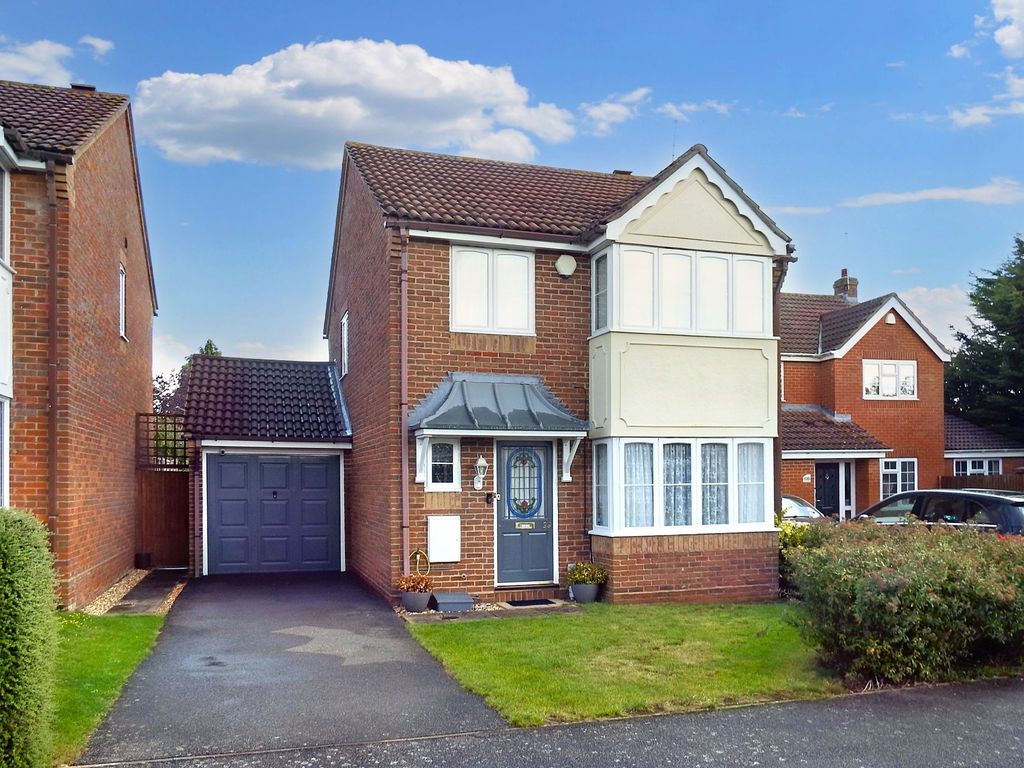 3 bed detached house for sale in Boxfield Green, Stevenage, Hertfordshire SG2, £465,000