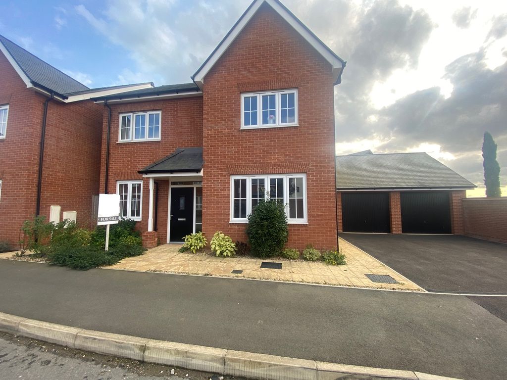 4 bed detached house for sale in Greenfield Way, Peterborough PE7, £450,000