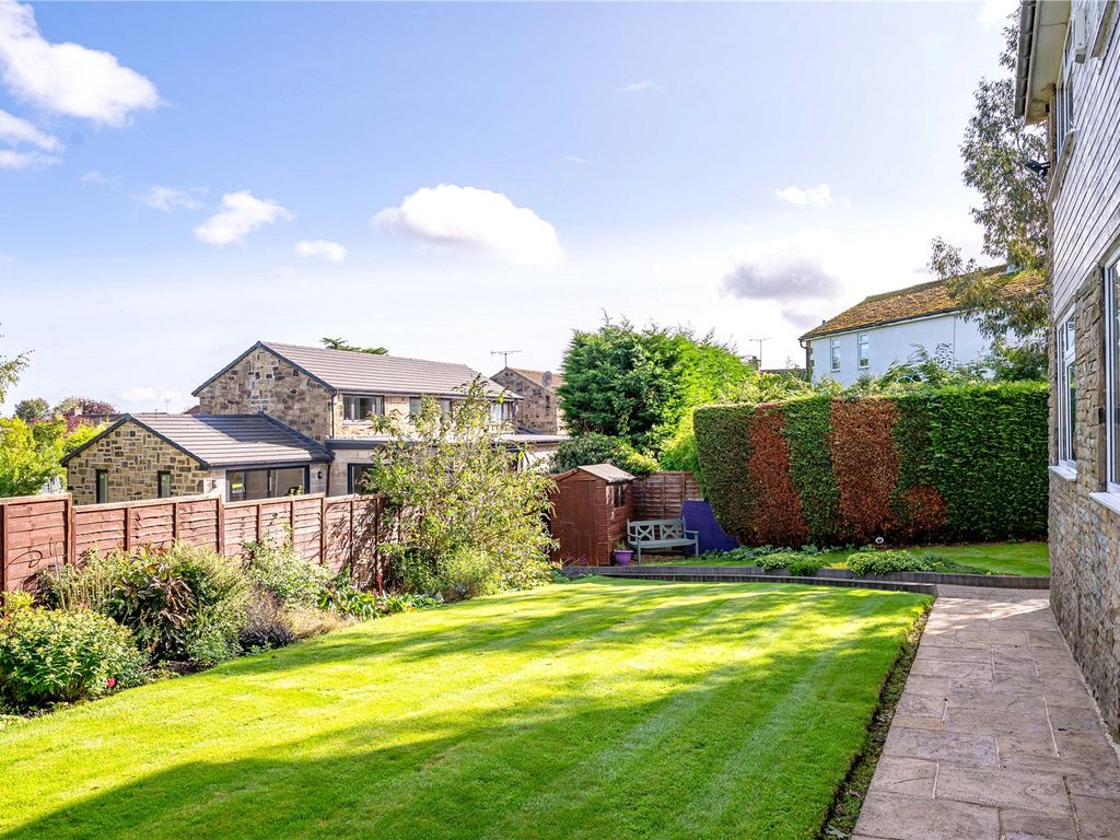 5 bed detached house for sale in Avon Close, Shadwell LS17, £850,000