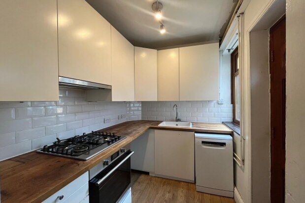 3 bed terraced house to rent in Hawksworth Road, Sheffield S6, £700 pcm