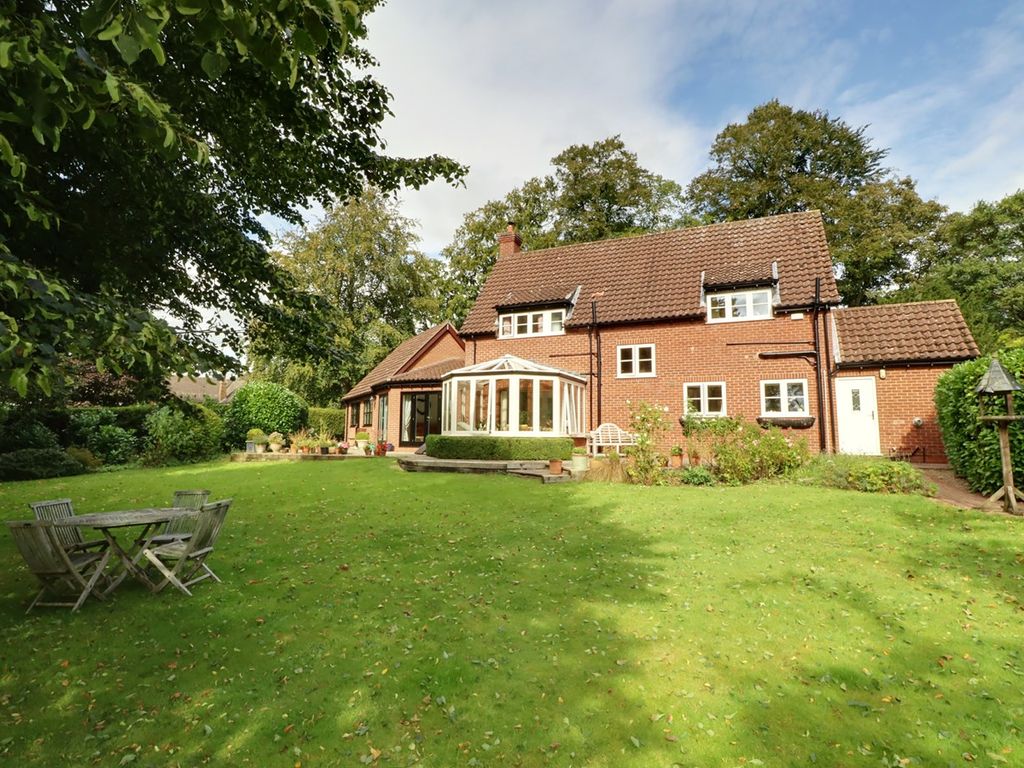 4 bed detached house for sale in Vicarage Lane, Grasby DN38, £575,000