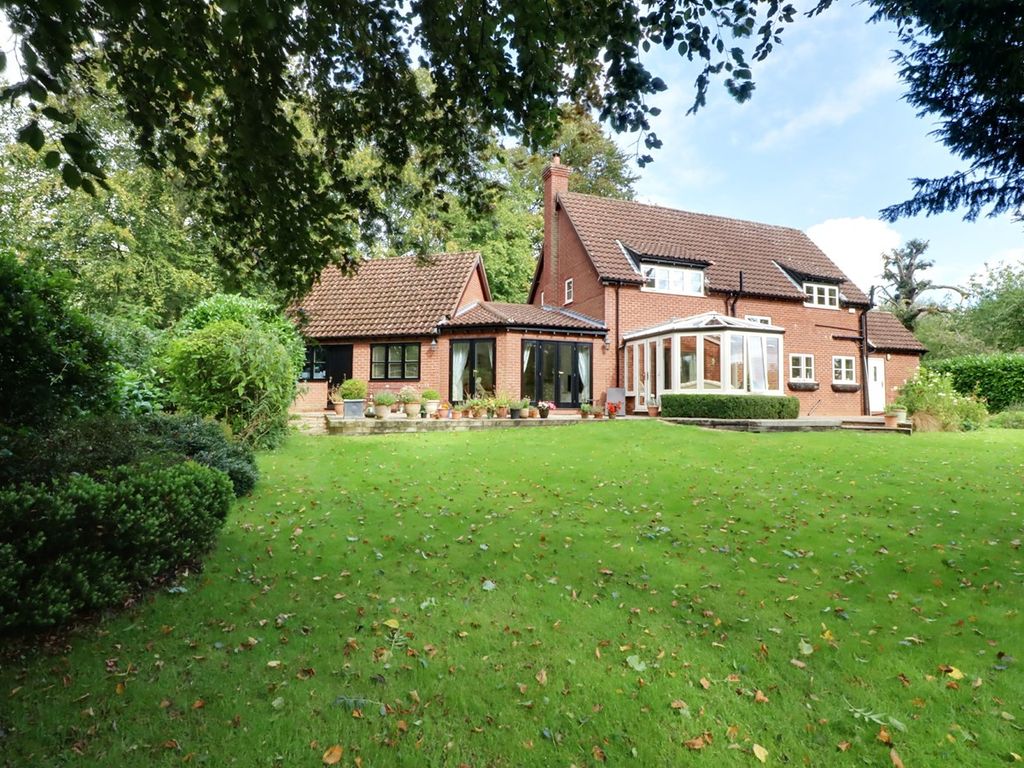 4 bed detached house for sale in Vicarage Lane, Grasby DN38, £575,000