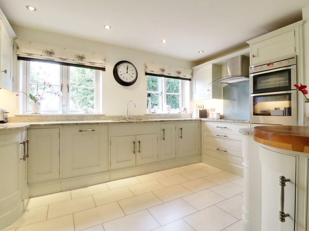 4 bed detached house for sale in Vicarage Lane, Grasby DN38, £575,000