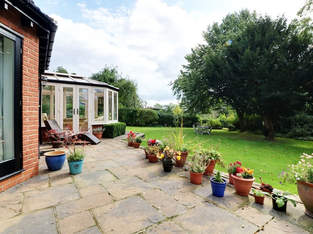 4 bed detached house for sale in Vicarage Lane, Grasby DN38, £575,000