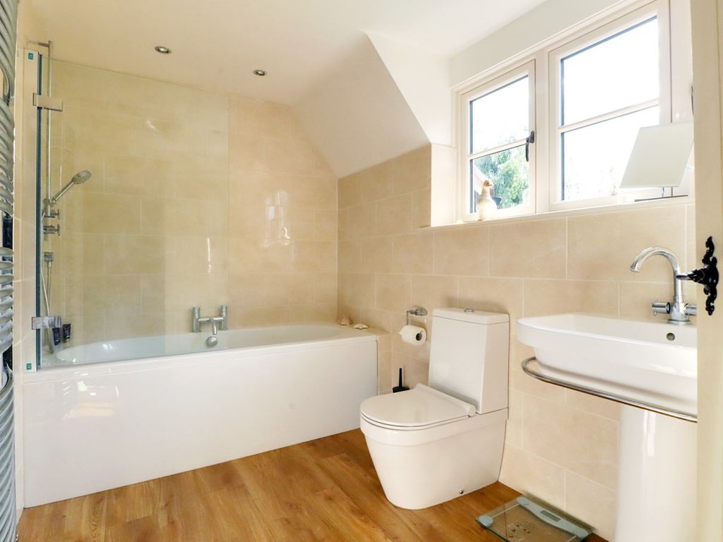 4 bed detached house for sale in Vicarage Lane, Grasby DN38, £575,000