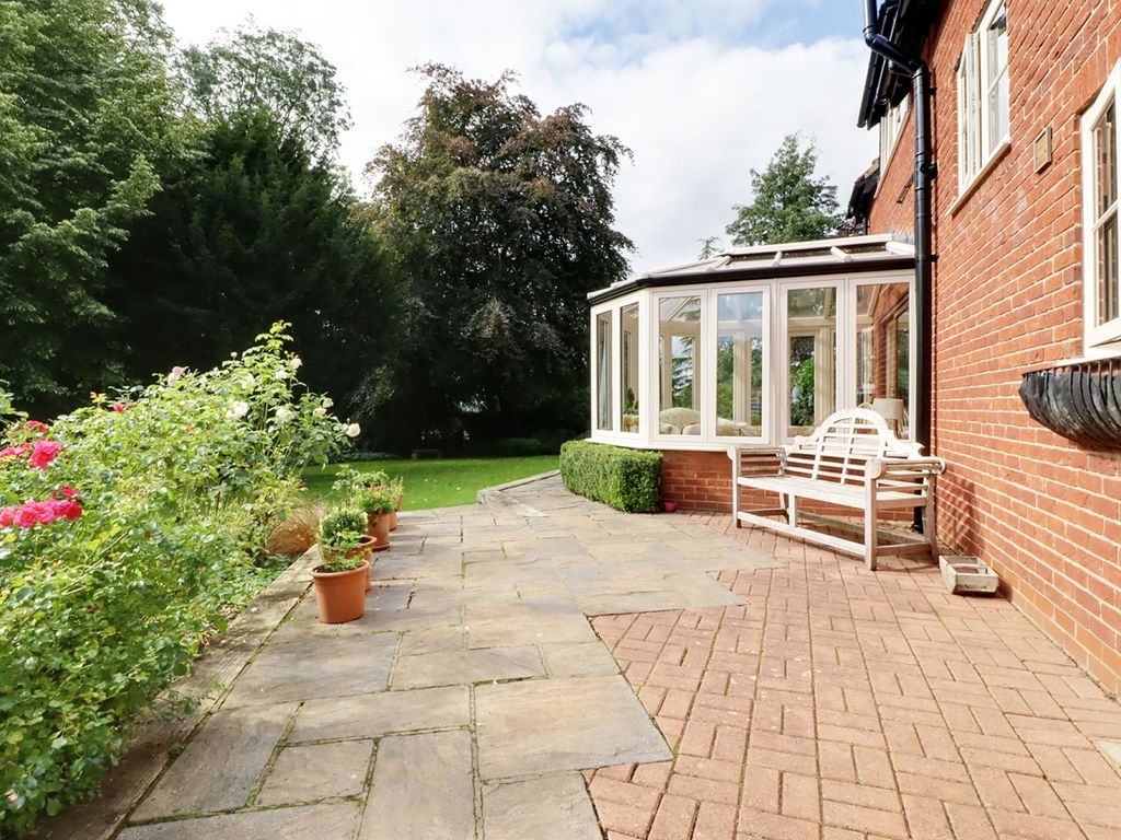 4 bed detached house for sale in Vicarage Lane, Grasby DN38, £575,000