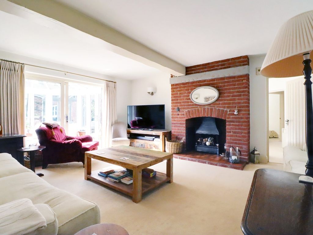 4 bed detached house for sale in Vicarage Lane, Grasby DN38, £575,000