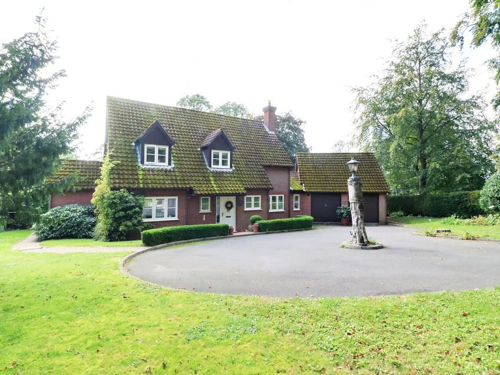 4 bed detached house for sale in Vicarage Lane, Grasby DN38, £575,000