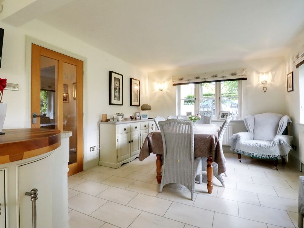 4 bed detached house for sale in Vicarage Lane, Grasby DN38, £575,000