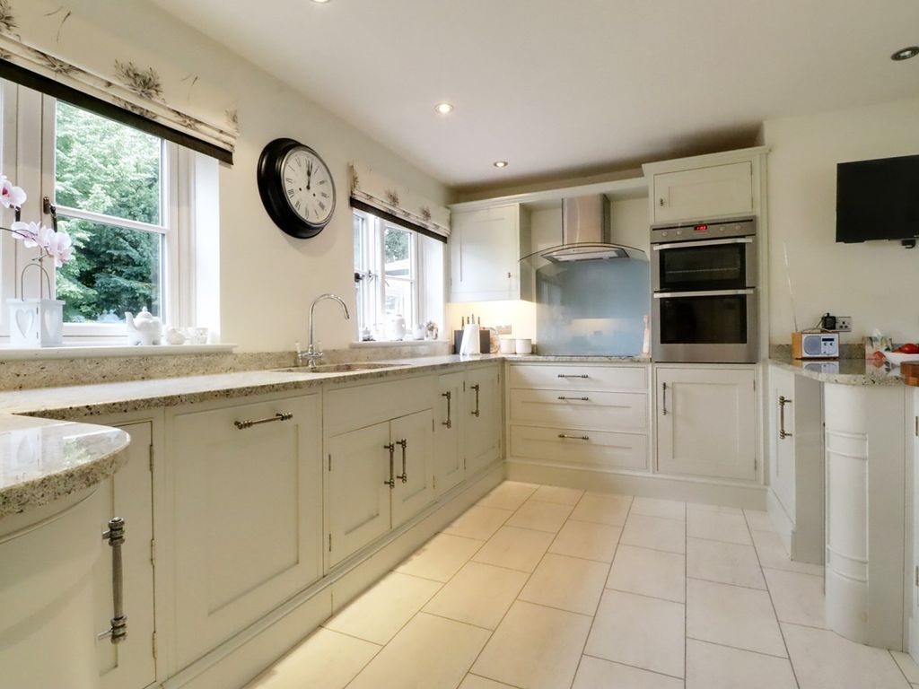 4 bed detached house for sale in Vicarage Lane, Grasby DN38, £575,000