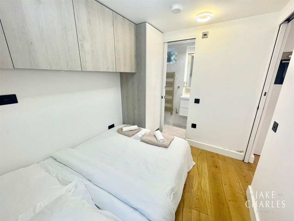 1 bed flat to rent in Woodside Avenue, London N6, £3,500 pcm