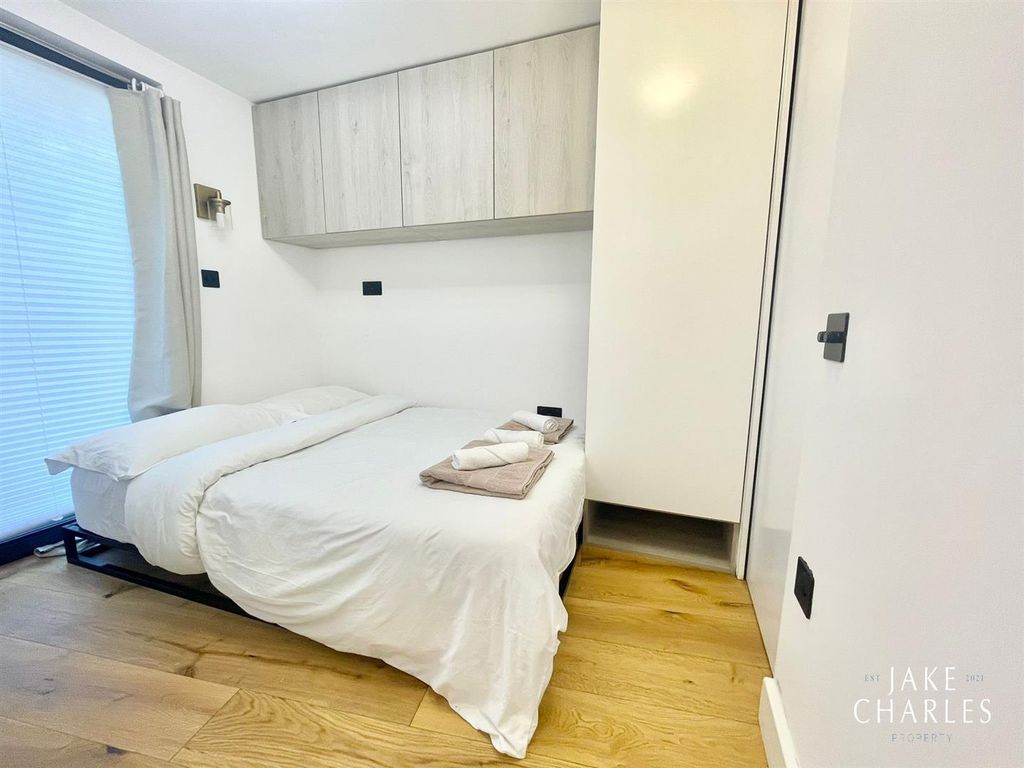 1 bed flat to rent in Woodside Avenue, London N6, £3,500 pcm