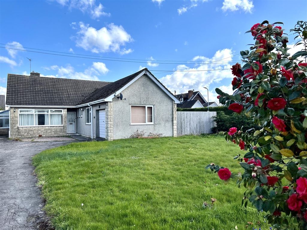 3 bed detached bungalow for sale in Dewstow Road, Caldicot NP26, £365,000