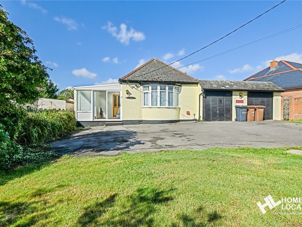 3 bed bungalow for sale in Southend Road, Howe Green, Chelmsford CM2, £630,000