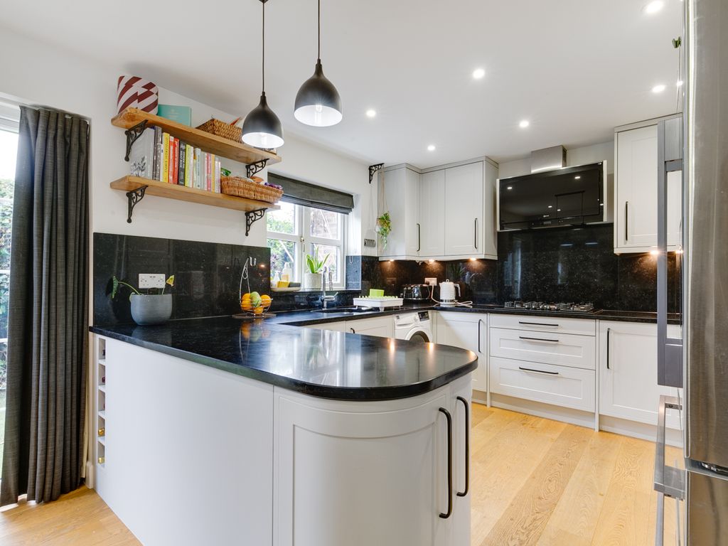 3 bed semi-detached house for sale in Bartlett Close, London E14, £800,000