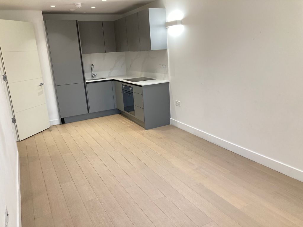 1 bed flat to rent in New Horizons Court, Brentford TW8, £1,595 pcm