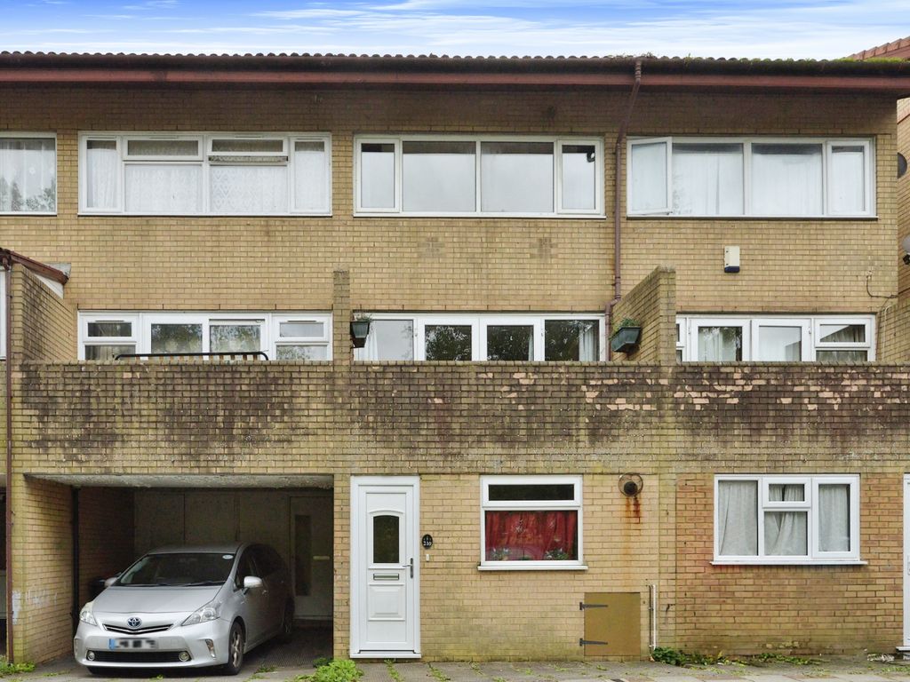 5 bed terraced house for sale in Conniburrow Boulevard, Conniburrow, Milton Keynes, Buckinghamshire MK14, £350,000