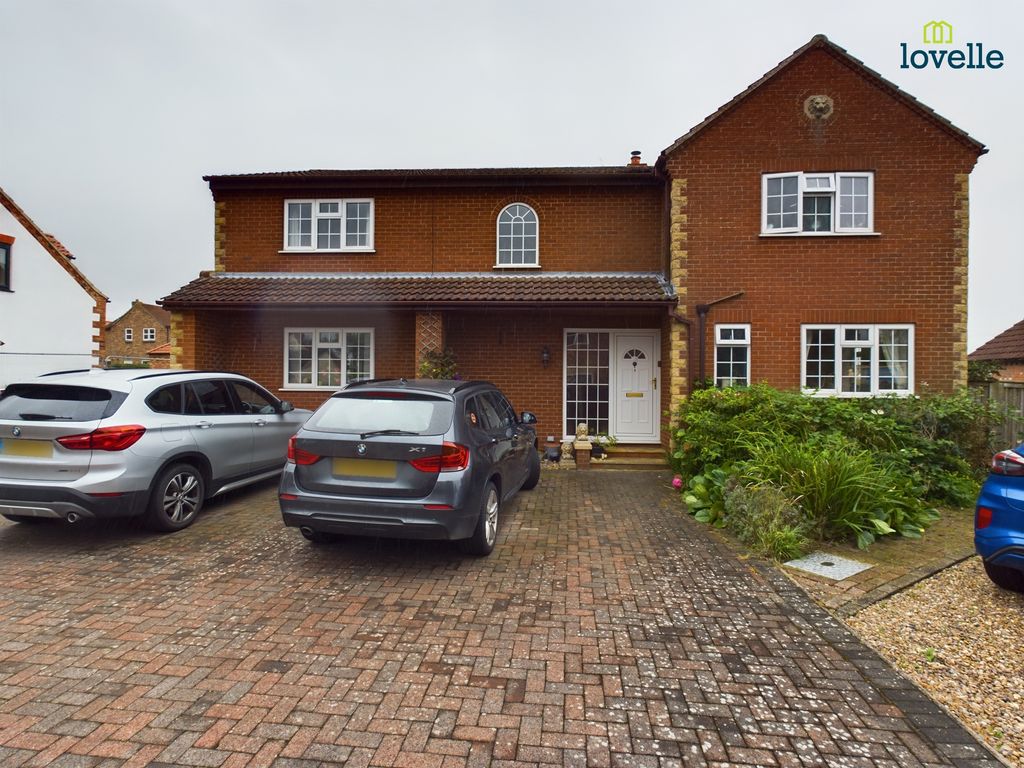 4 bed detached house for sale in Homeleigh Court, Market Rasen LN8, £465,000