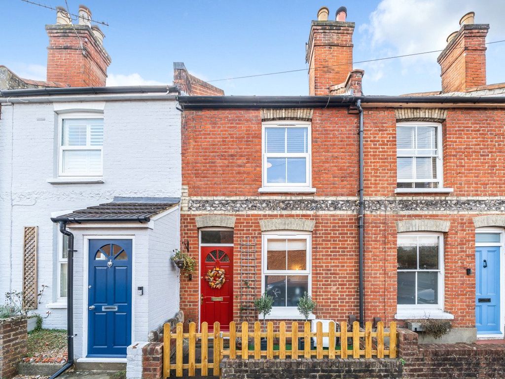3 bed terraced house for sale in Guildford, Surrey GU1, £550,000