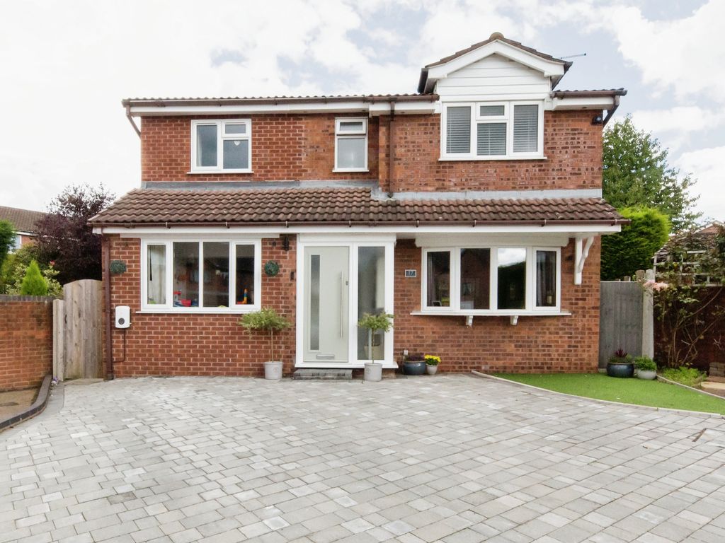 4 bed detached house for sale in Pinehurst Close, Newcastle, Staffordshire ST5, £425,000