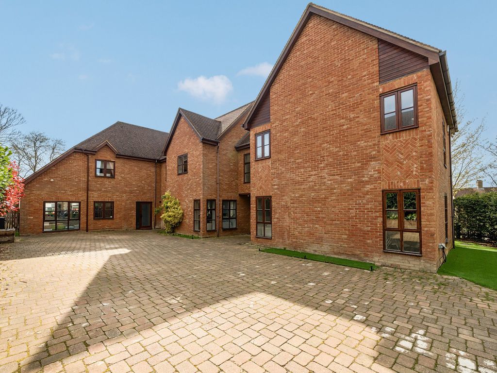 6 bed detached house for sale in Aldwycks Close, Milton Keynes MK5, £1,750,000