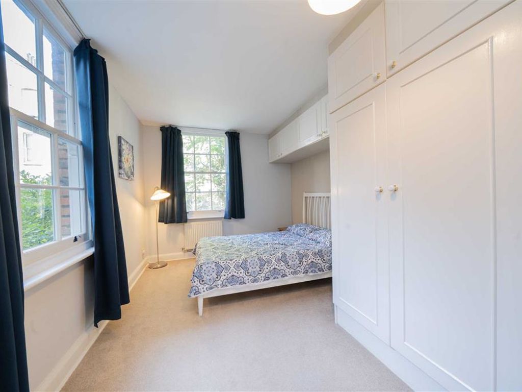 1 bed flat for sale in Claverton Street, London SW1V, £550,000