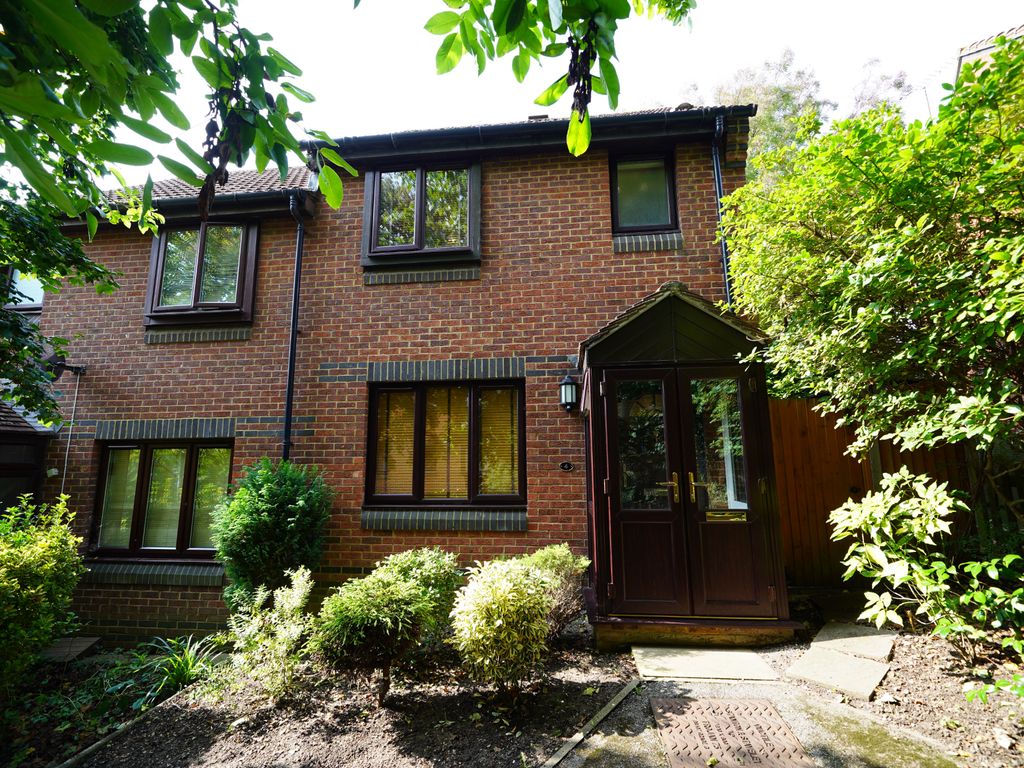 3 bed terraced house for sale in Cliffe Walk, Sutton SM1, £485,000