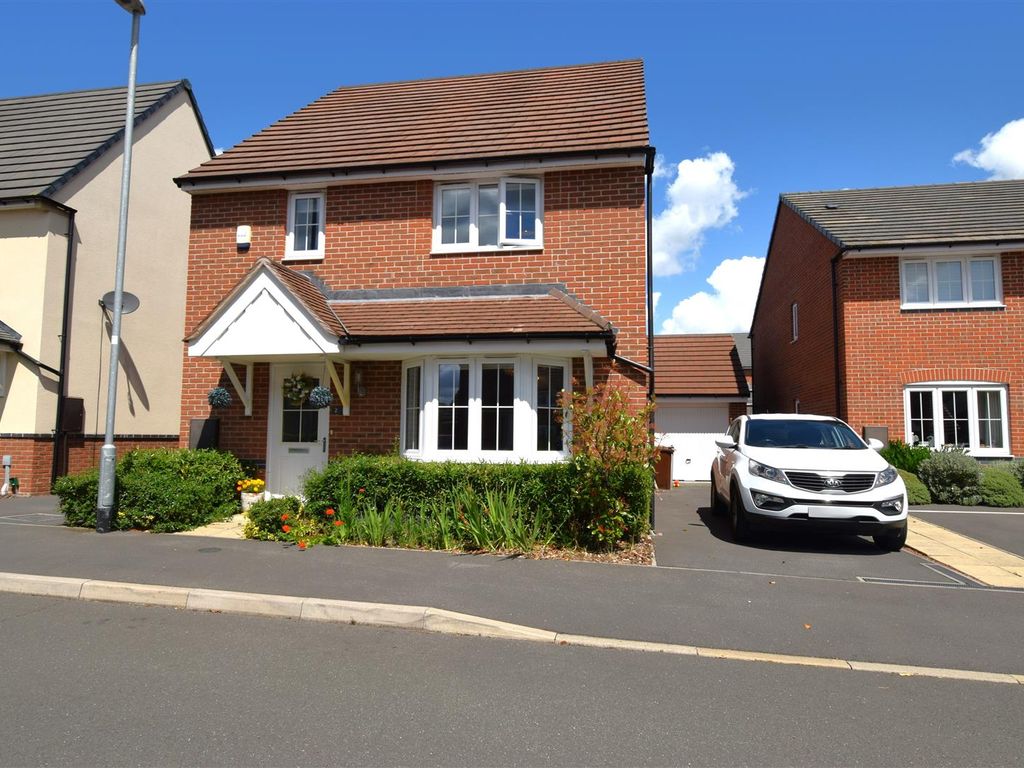 4 bed detached house for sale in Browns Court, Farnsfield, Nottinghamshire NG22, £360,000