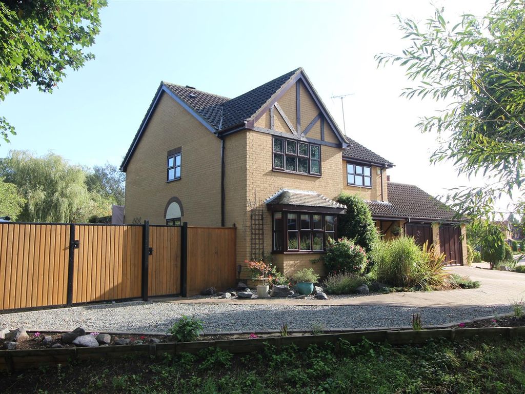 5 bed detached house for sale in Riverside Gardens, Peterborough PE3, £750,000