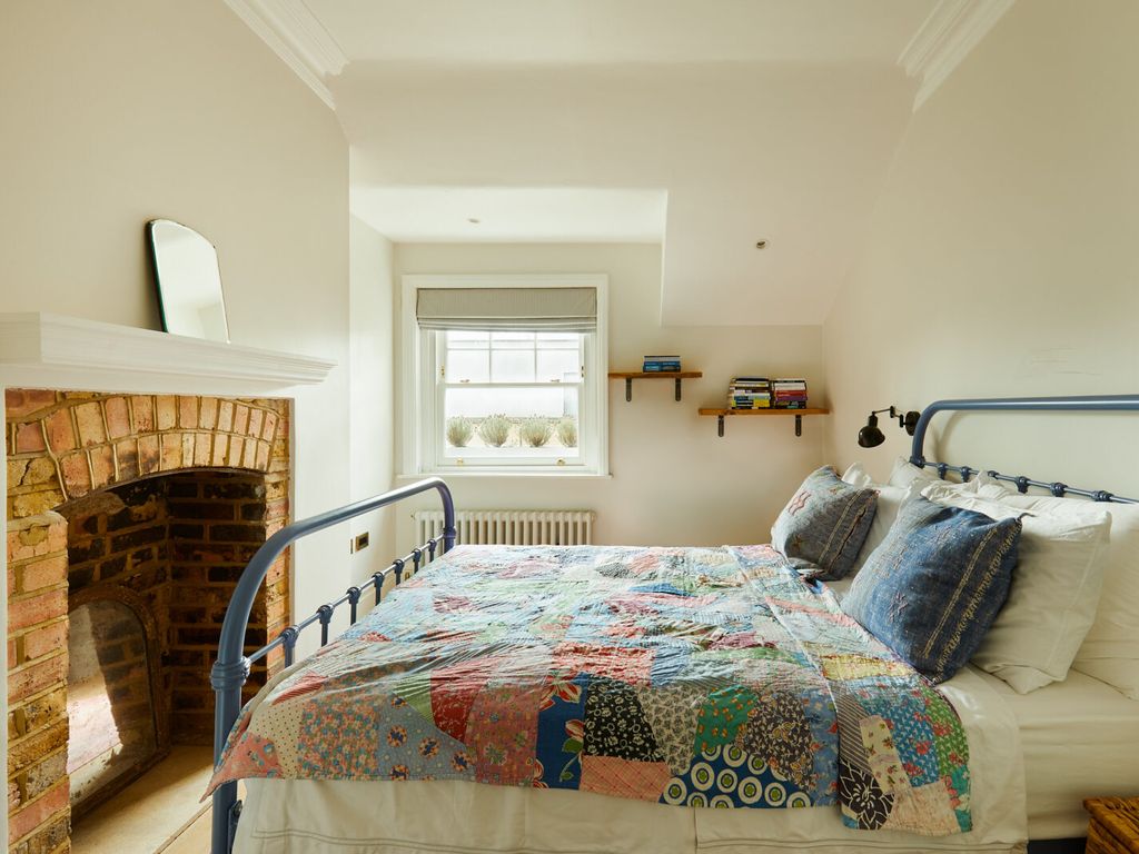 2 bed maisonette for sale in Highbury Corner, London N5, £975,000