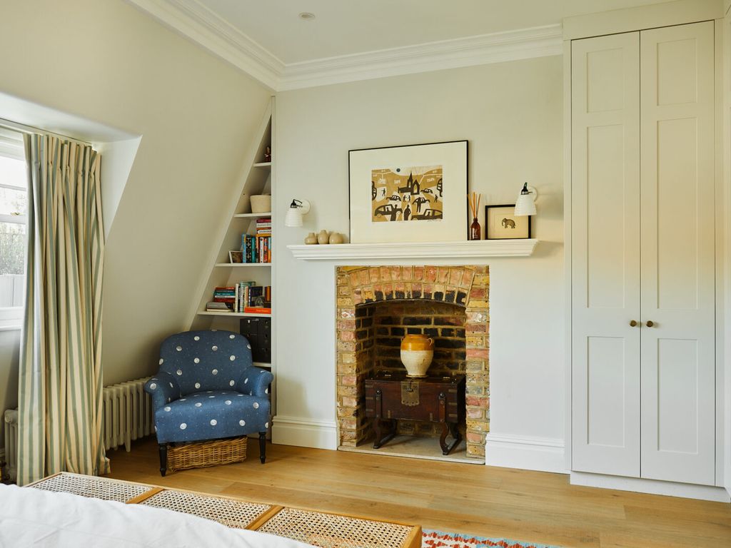 2 bed maisonette for sale in Highbury Corner, London N5, £975,000