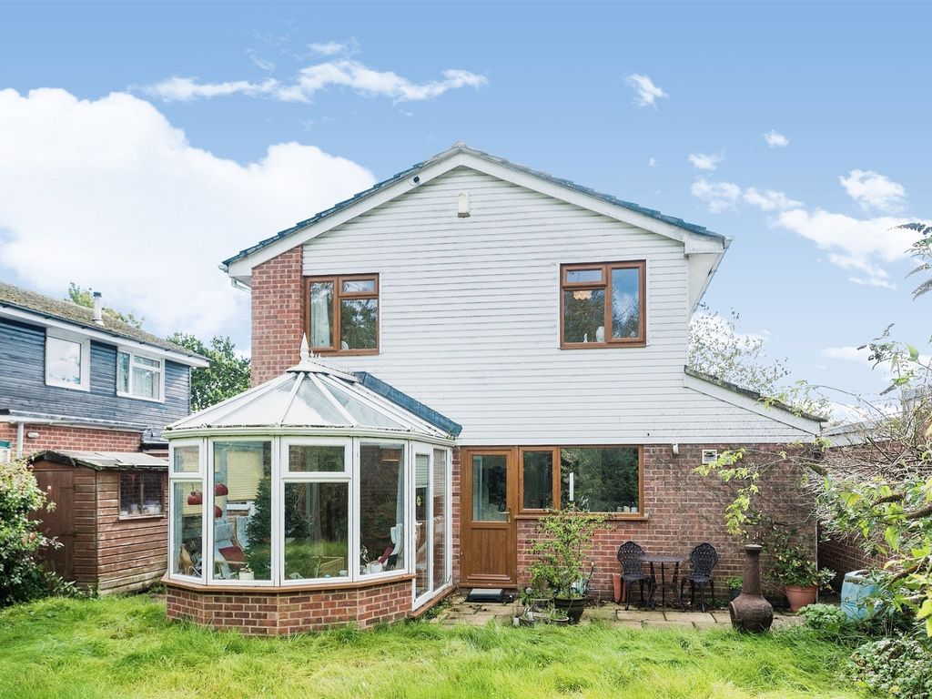 4 bed detached house for sale in Wayside Green, Woodcote, Reading RG8, £550,000