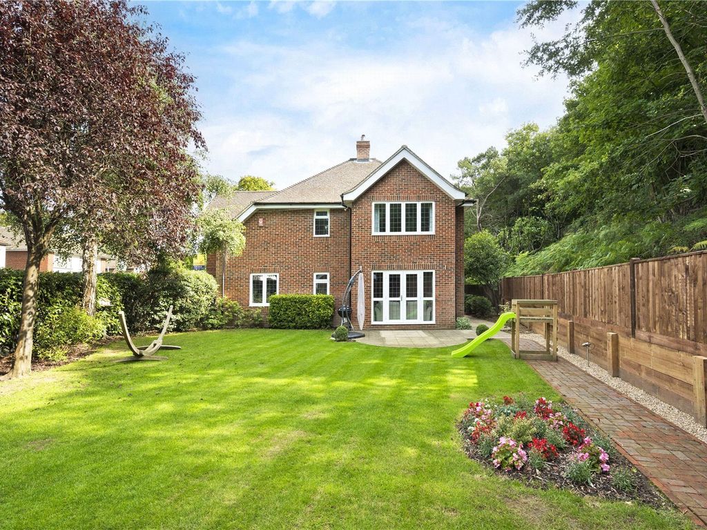 4 bed detached house for sale in Lower Green Road, Esher, Surrey KT10, £1,000,000
