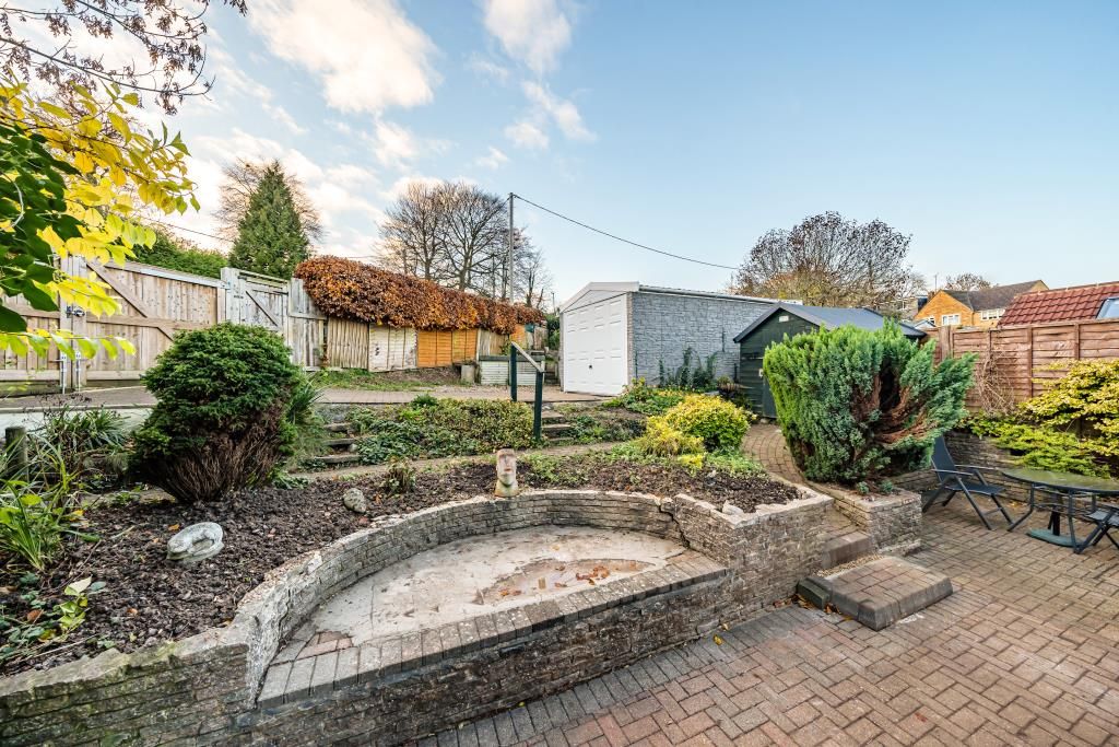 2 bed bungalow for sale in Chesham, Buckinghamshire HP5, £450,000