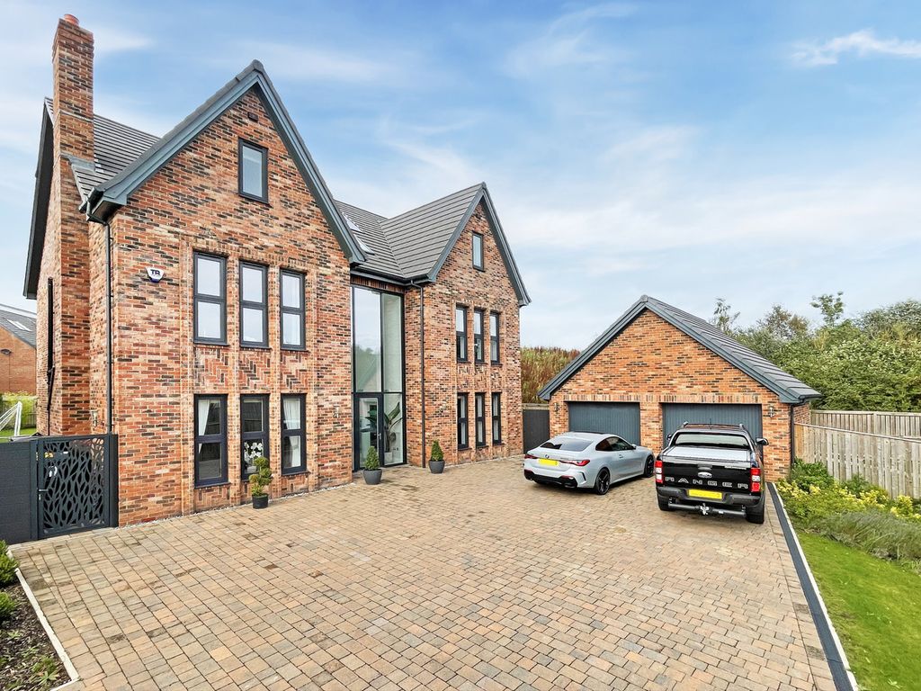 6 bed detached house for sale in Red Cedar Close, Billingham TS22, £850,000