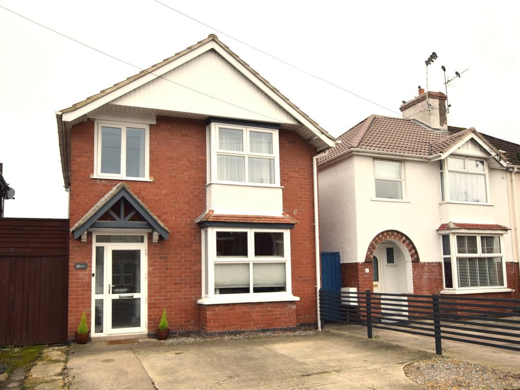 3 bed detached house for sale in Podsmead Road, Gloucester GL1, £350,000