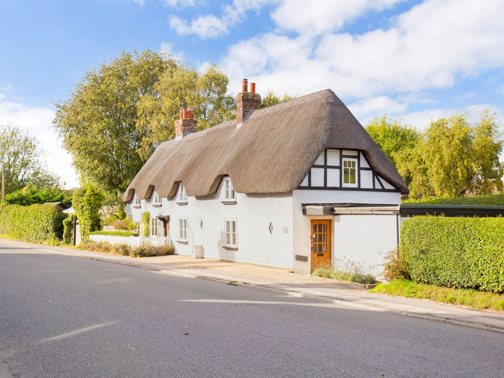 3 bed cottage for sale in London Road, Marlborough SN8, £395,000