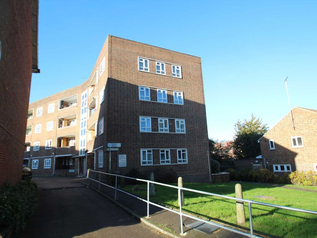 3 bed flat for sale in Colney Hatch Lane, Muswell Hill N10, £340,000