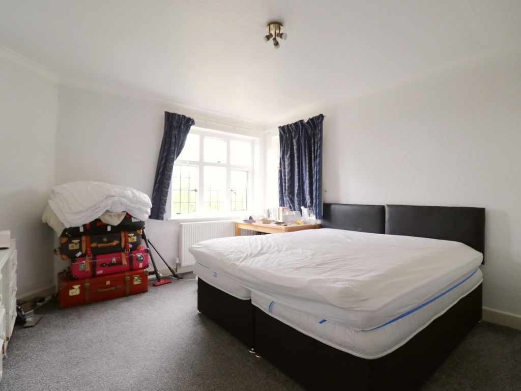 3 bed flat for sale in Queens Drive, West Acton, West Acton W3, £574,950
