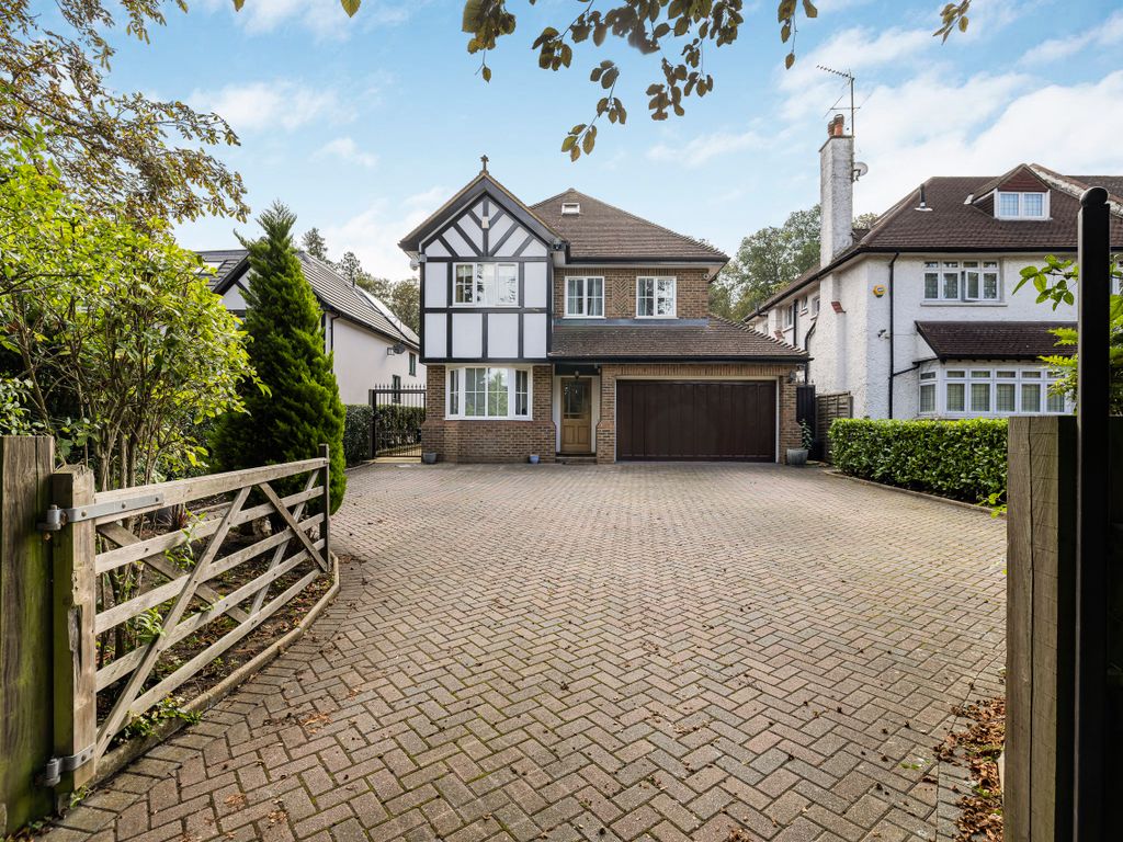 6 bed detached house for sale in Foxley Lane, Purley CR8, £1,450,000