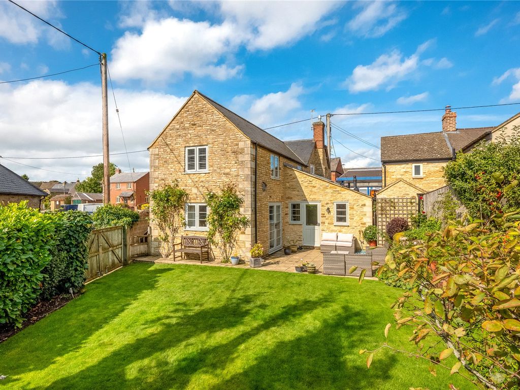 4 bed cottage for sale in North Street, Middle Barton OX7, £600,000