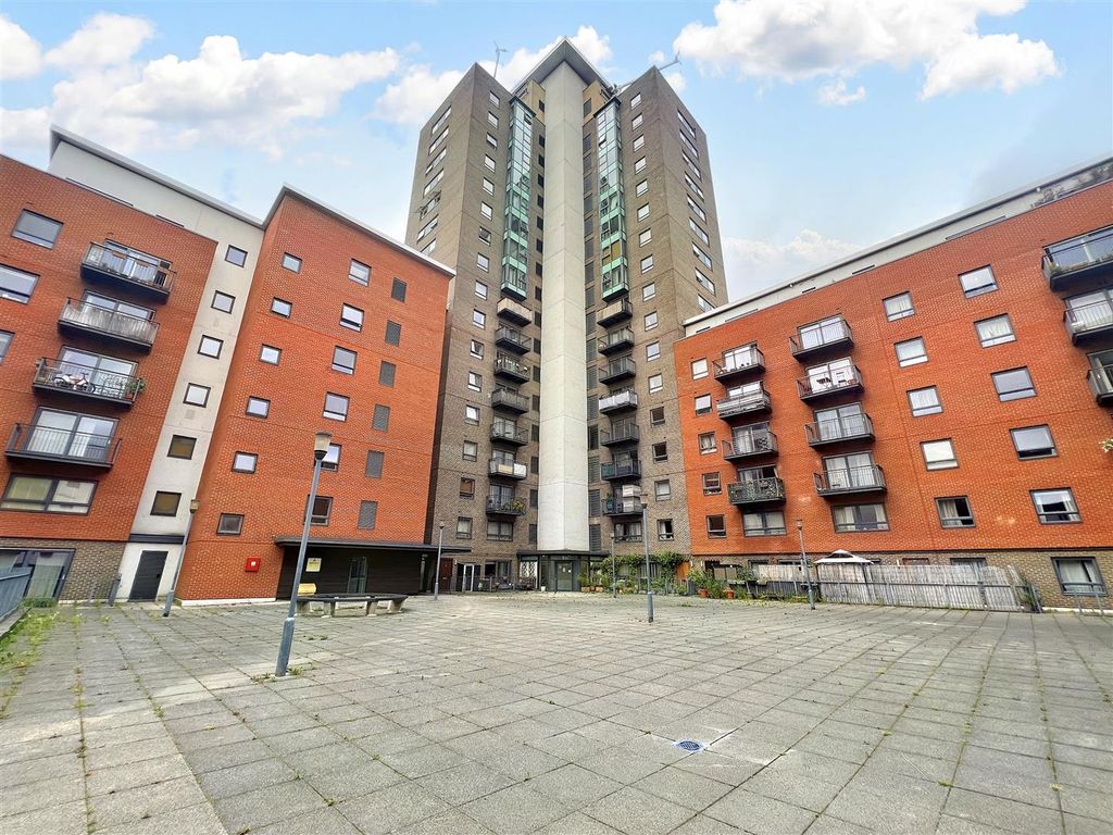 2 bed flat for sale in Cam Road, London E15, £430,000
