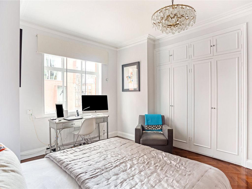 2 bed flat for sale in Buckingham Court, 78 Buckingham Gate, London SW1E, £950,000