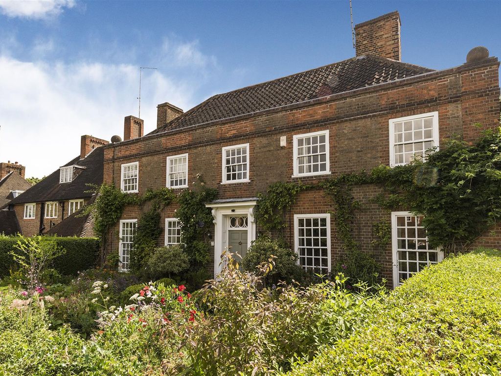 6 bed property for sale in Wildwood Road, Hampstead Garden Suburb NW11, £3,950,000