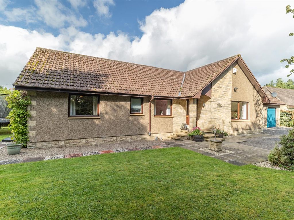 4 bed property for sale in Tayview, Luncarty, Perth PH1, £399,950