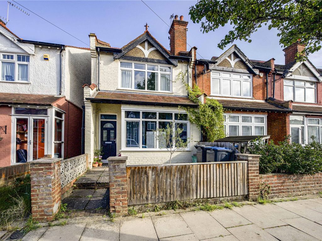 3 bed end terrace house for sale in Blagdon Road, New Malden KT3, £650,000