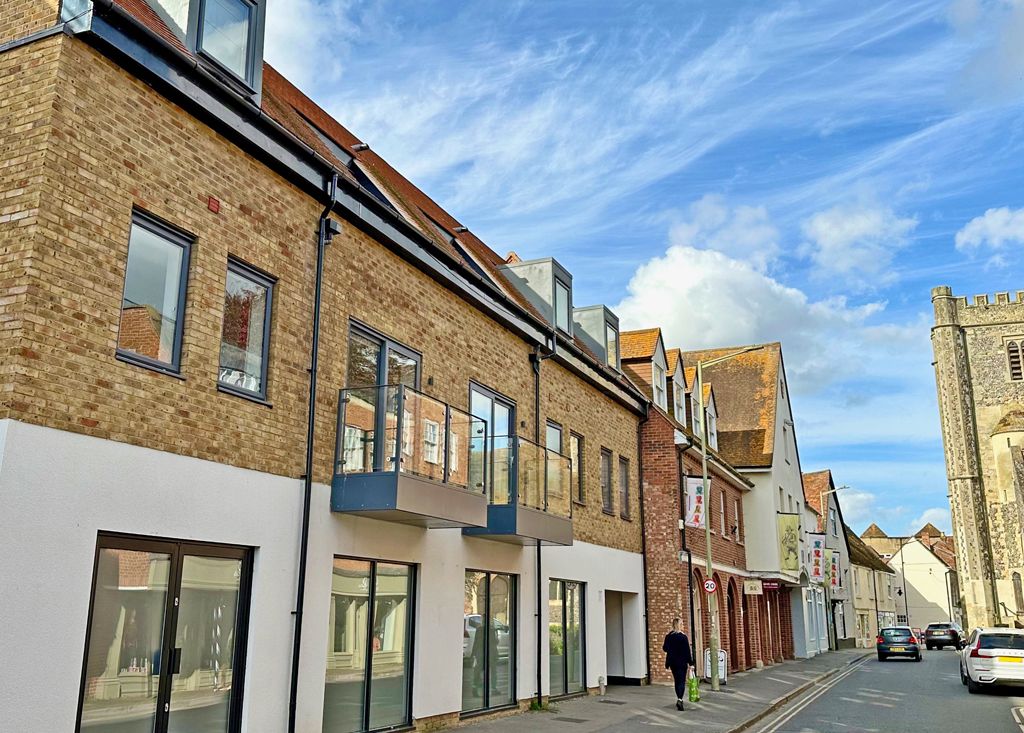 2 bed flat for sale in St. Martins Street, Wallingford OX10, £499,950