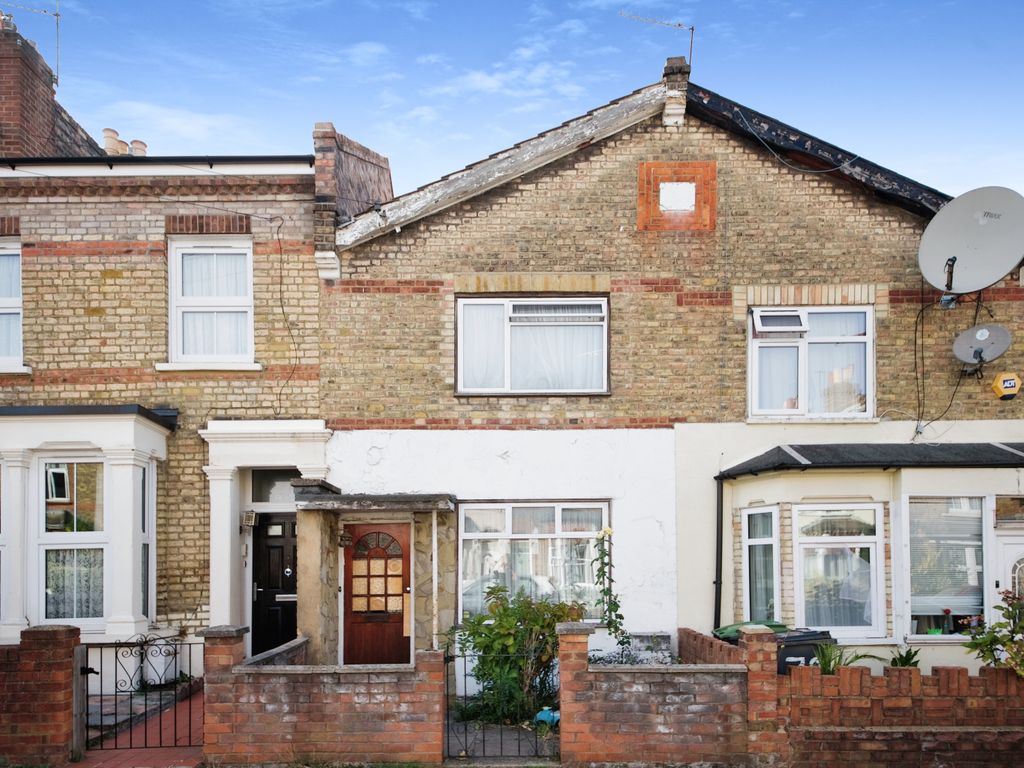 2 bed detached house for sale in Queens Road, London N11, £480,000